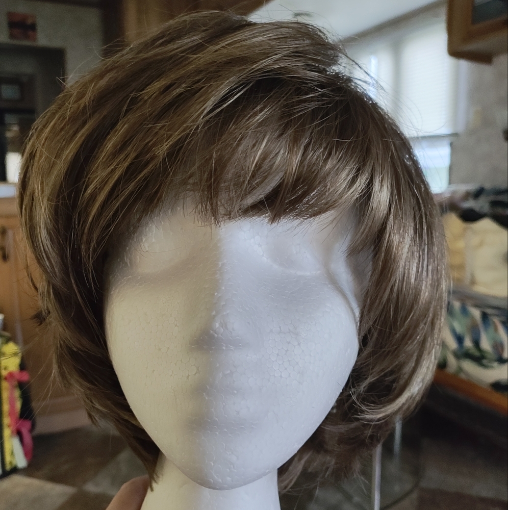 The Wig Company Alluring Bob Wig NWOT Color K123